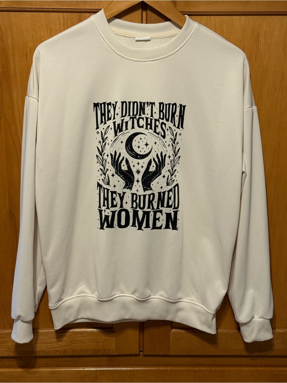 Cream Graphic Sweatshirt - They Didn't Burn Witches Print Sz Small